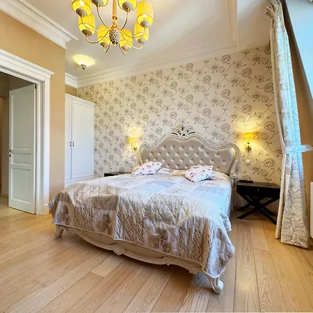 Luxury Diamond Apartment *